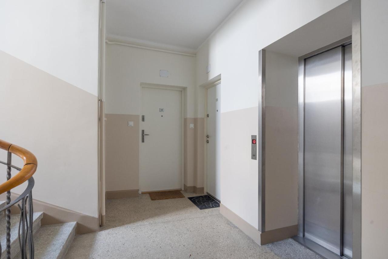 Metro Raclawicka Red Apartment Варшава Екстериор снимка