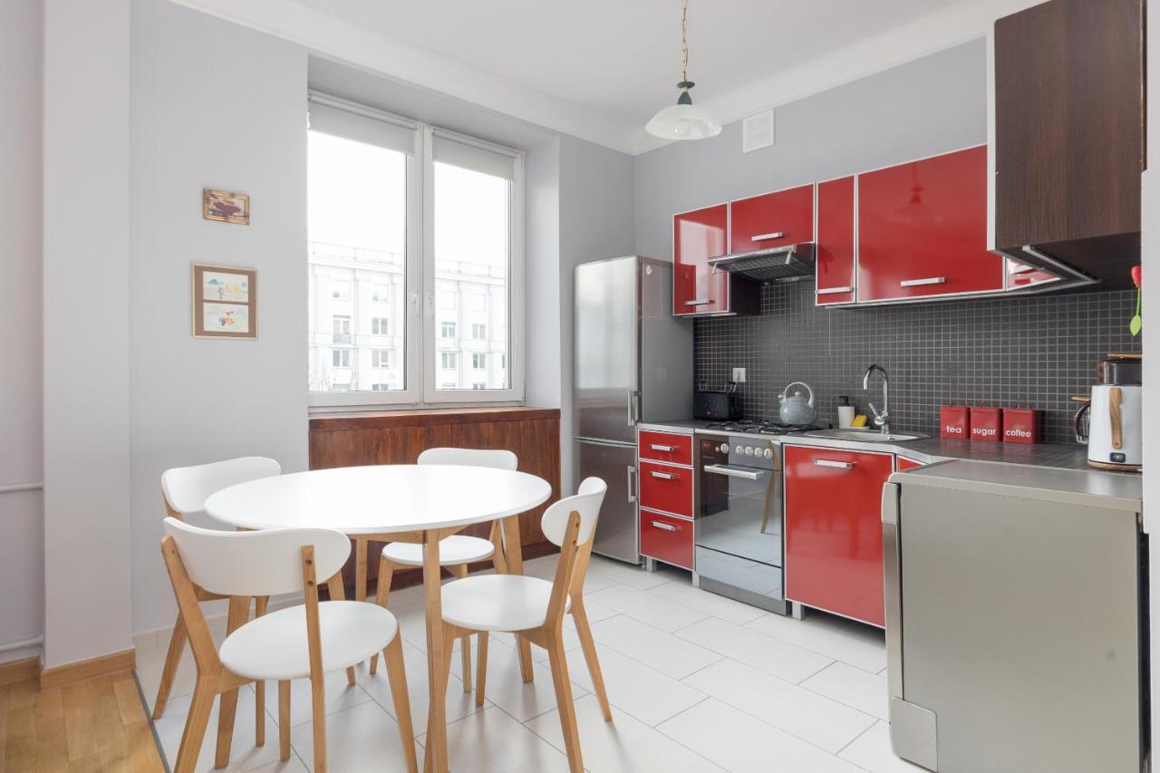 Metro Raclawicka Red Apartment Варшава Екстериор снимка