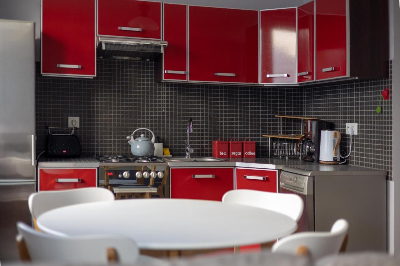 Metro Raclawicka Red Apartment Варшава Екстериор снимка